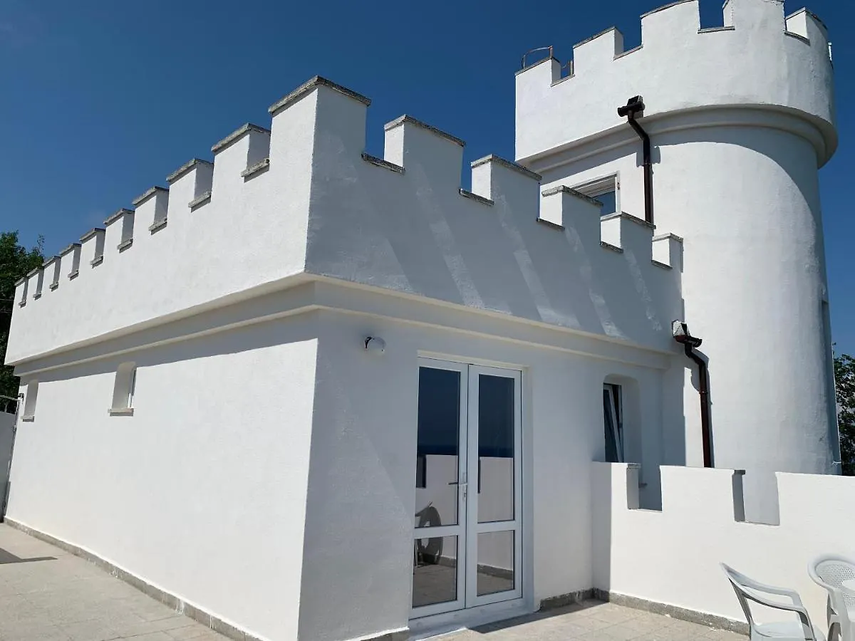 The Castle Bed & Breakfast Golden Sands