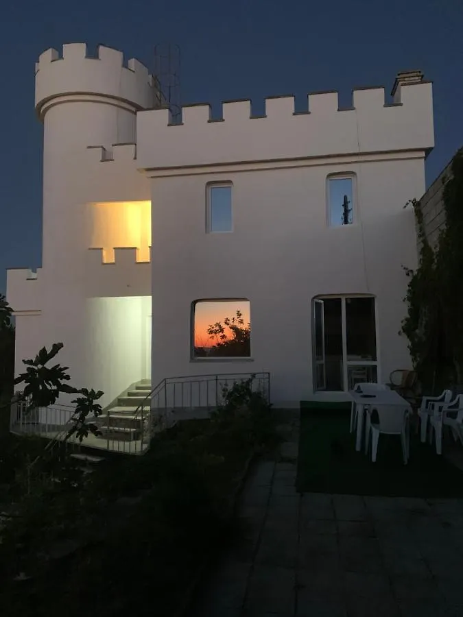The Castle Bed & Breakfast Golden Sands